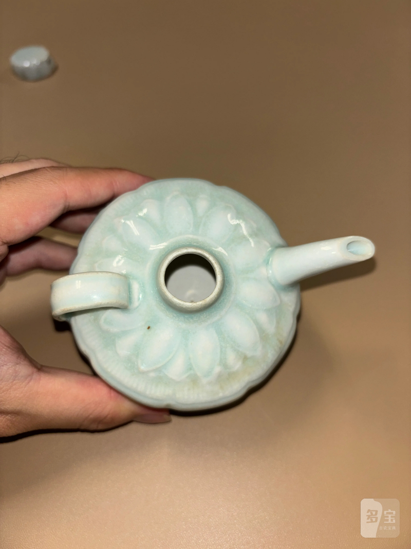明 青白釉花形水注 - 图6
